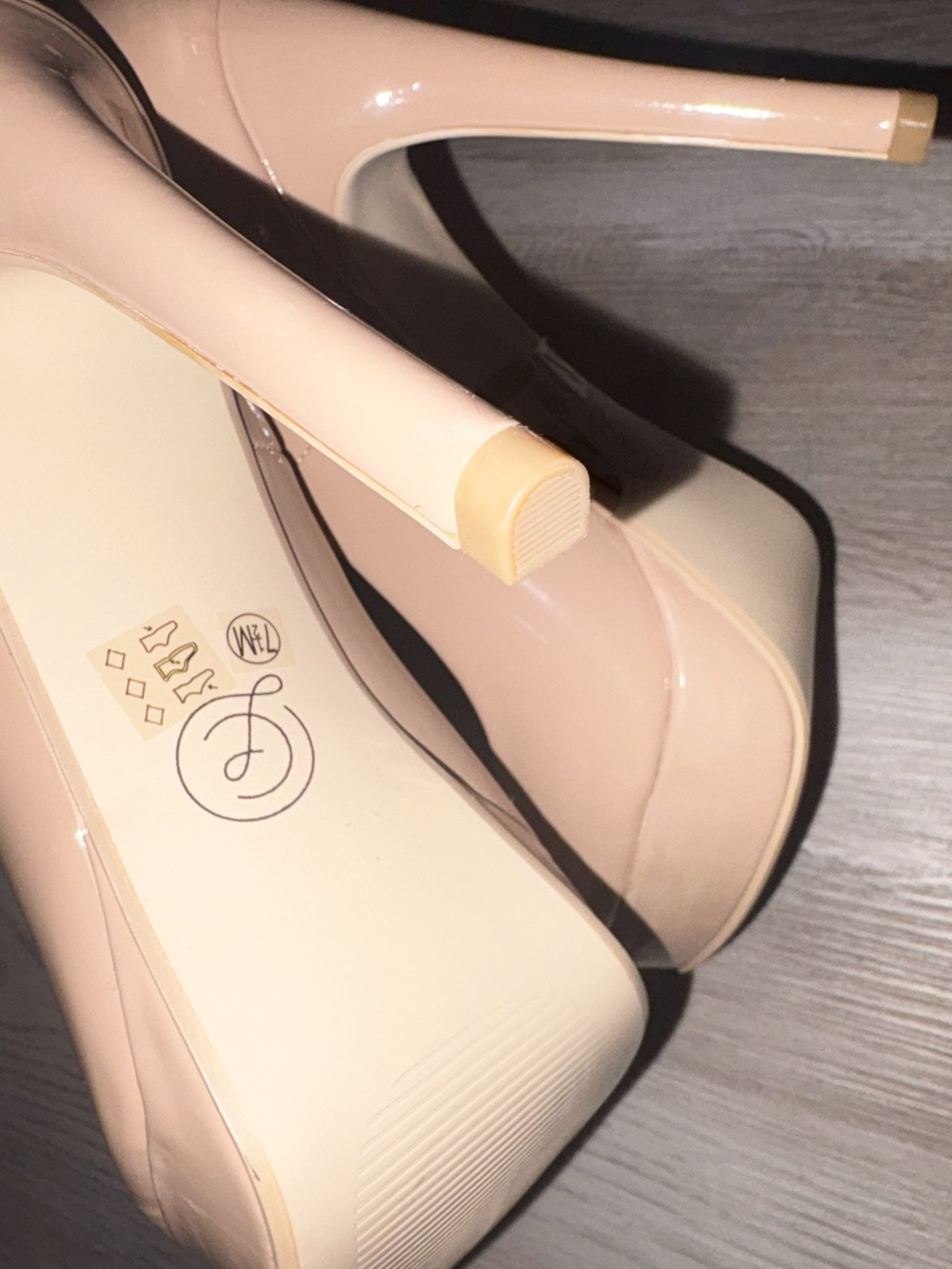 NWT CHINESE LAUNDRY PATENT WONDER PUMPS - Picture 3 of 4